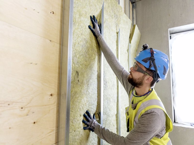 Izolacja akustyczna i ogniowa ścian działowych: wymagania i rozwiązania