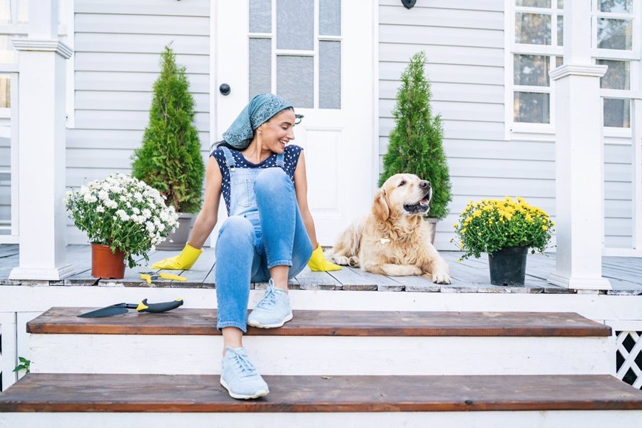 Wiosenny serwis drewnianego tarasu – jak przywrócić mu trwałość i kolor